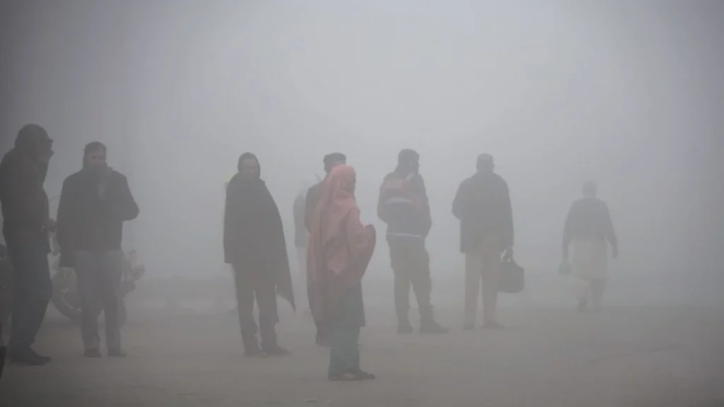Smog still reigns in Lahore and its surroundings