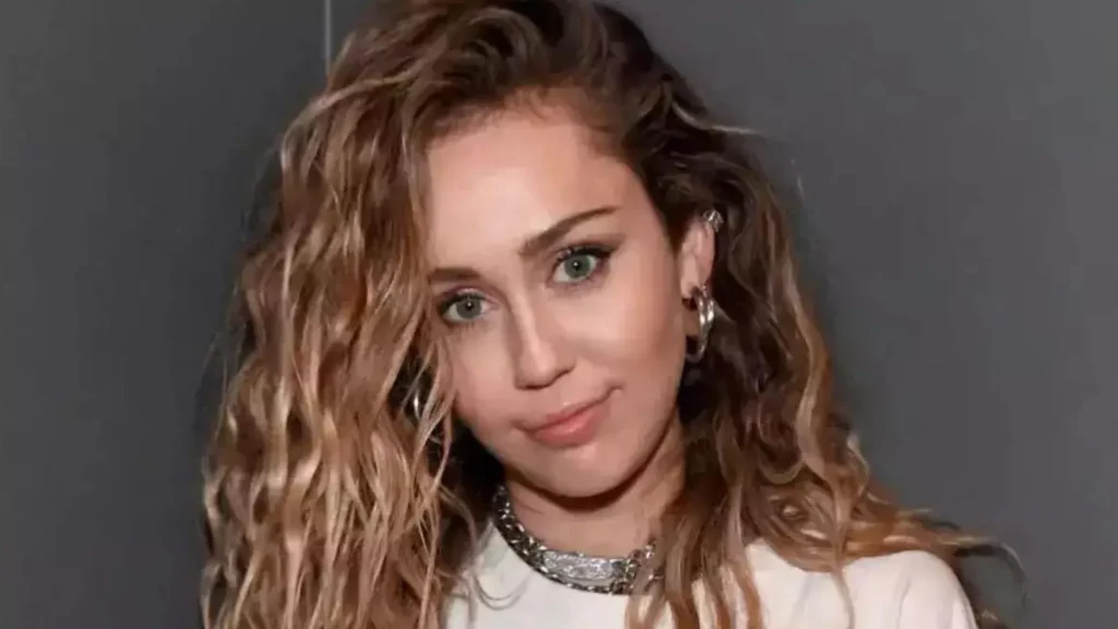 Miley Cyrus debuts live performance of 'Flowers'